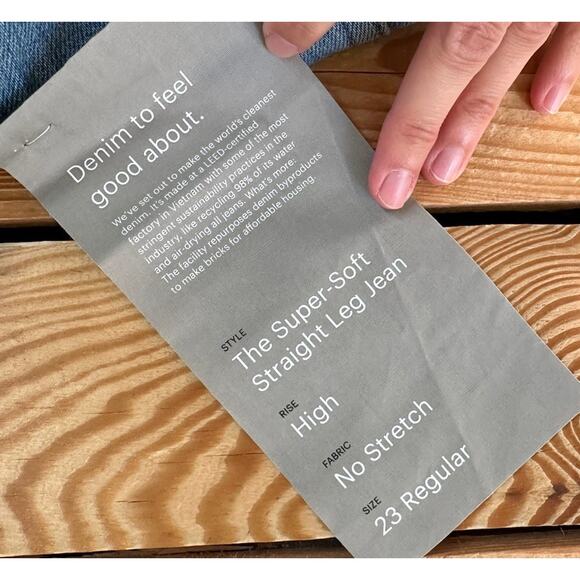 NWT Everlane Relaxed Straight Leg Jeans Size 23 Women’s Blue Super Soft - Picture 6 of 10